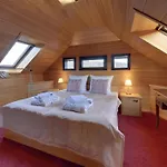 Nad Wodospadem & Wellness Jagniatkow 4*