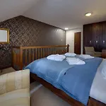 Nad Wodospadem & Wellness Jagniatkow Pensionat 4*