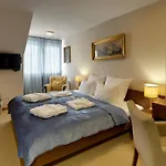 Guest house Nad Wodospadem & Wellness Jagniatkow 4*