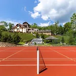 Nad Wodospadem & Wellness Jagniatkow 4*