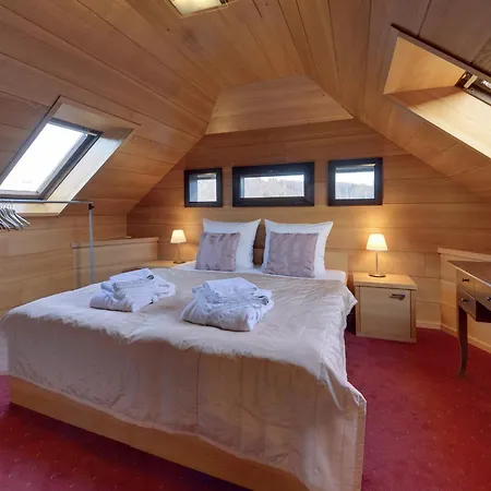 Nad Wodospadem & Wellness Jagniatkow 4*
