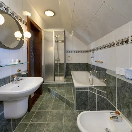 Nad Wodospadem & Wellness Jagniatkow Guest house