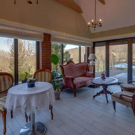 Nad Wodospadem & Wellness Jagniatkow 4*